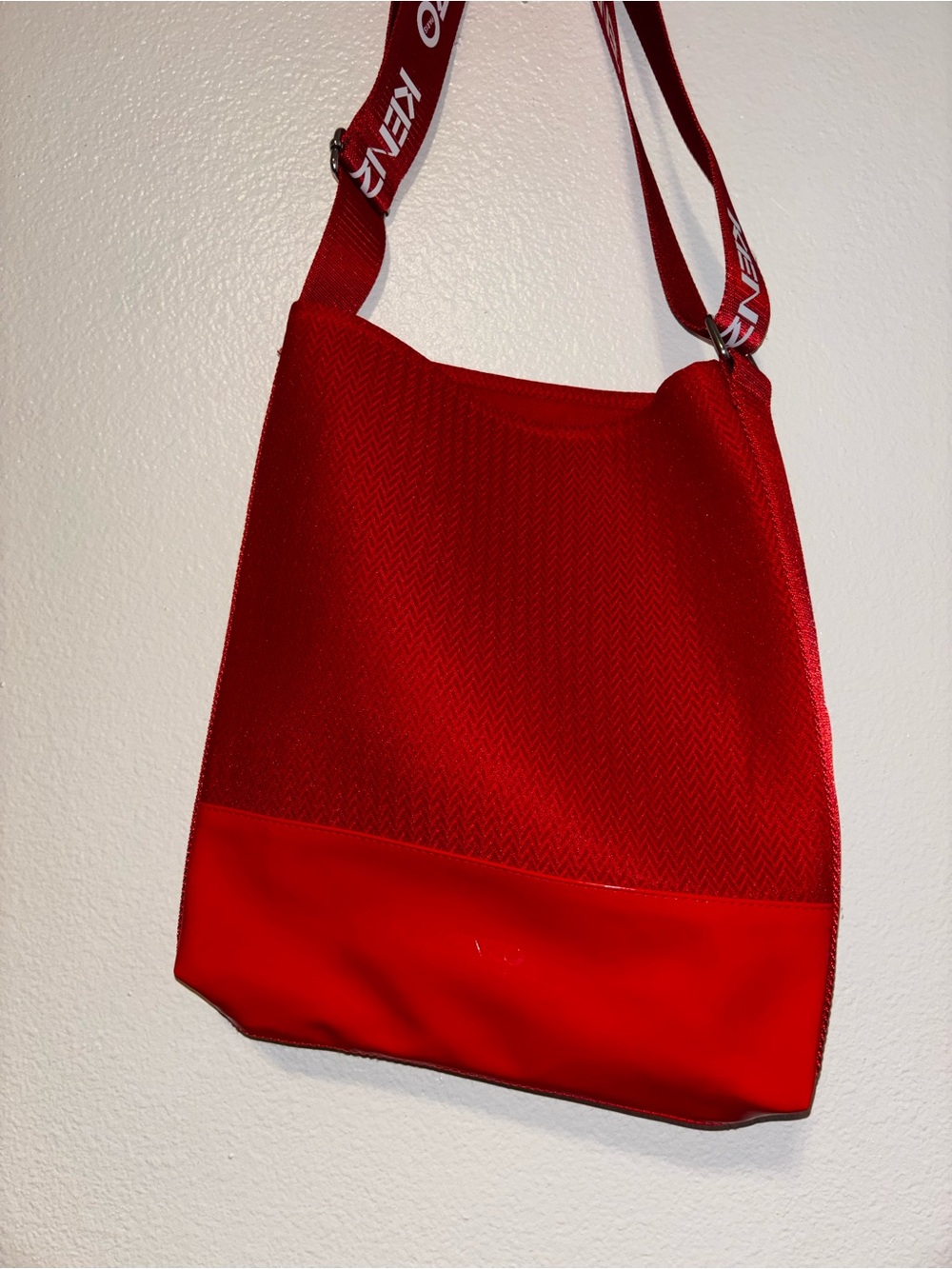 Kenzo Paris: Red Authentic Crossbody Shoulder tote bag- Vinyl/Nylon - Picture 2 of 10